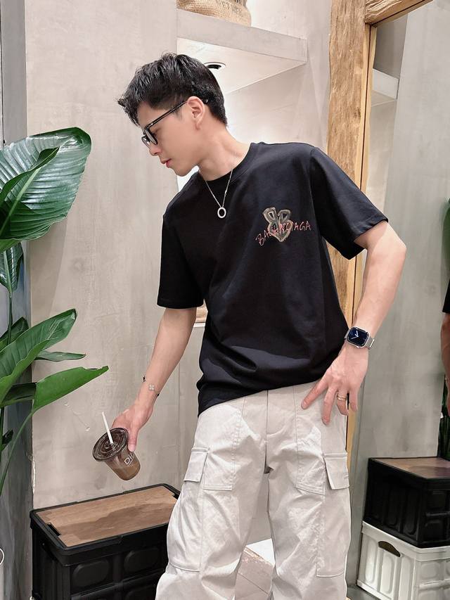 p170 巴黎世*Balenciaga 25Ss春夏新款首发专柜最新款短袖圆领T恤 手绘高端订制 设计前卫时尚！品牌Logo重工艺设计，高端定制面料，手感柔软，