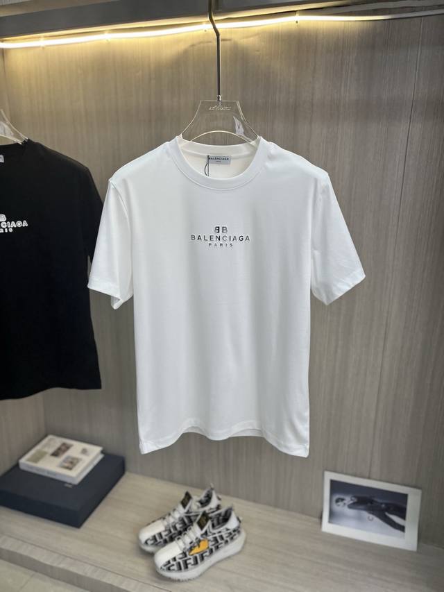 调价 p210 Balenciaga巴黎世家 2026春夏最新款短袖圆领T恤 高端订制 品牌Logo重工艺设计 高端定制百分百棉顶级丝光面料.手感柔软.穿着舒适