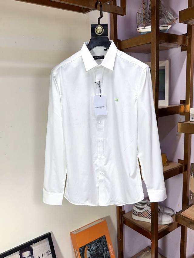 p210 Balenciaga 巴黎世家 官网同步原版原标长期有货 顶级商务原单长袖衬衫高级定制百搭款式 任何人都可以轻松驾驭 面料全订制工艺 胸前奢华经典品牌