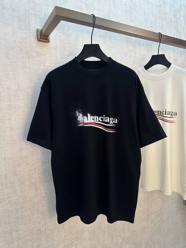 p190 Balenciaga巴黎世家 Ss26 新款模糊可乐字母印花圆领短袖 T恤 宽松版型 男女同款 码数:S M L