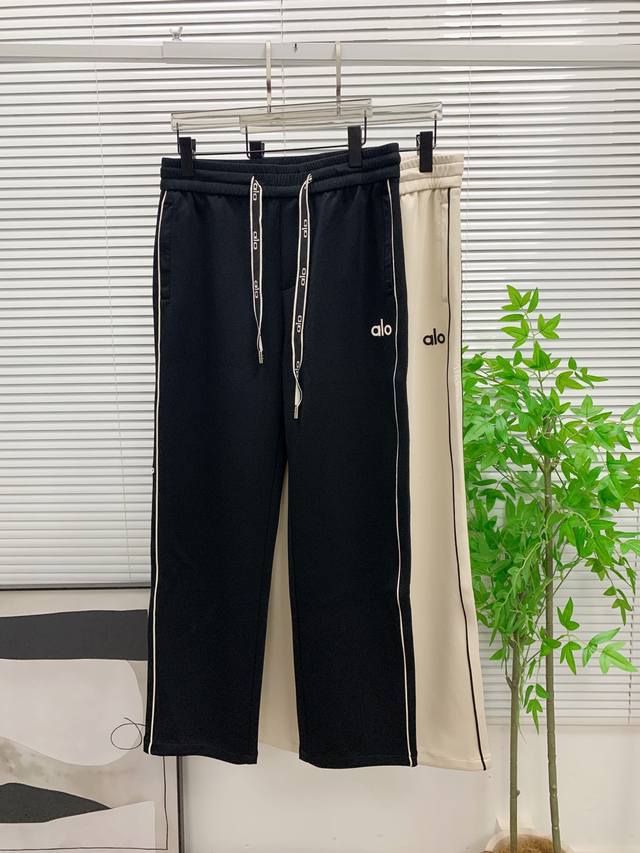 p250Alo2026春夏新款铜氨丝莫代尔空气层休闲卫裤,裤身上刺绣标志性品牌标识,客供定制品牌刻印五金配件,彰显品牌格调,100%进口面料精心打造,柔软舒适透 p250Alo2026春夏新款铜氨丝莫代尔空气层休闲卫裤,裤身上刺绣标志性品牌标识,客供定制品牌刻印五金配件,彰显品牌格调,100%进口面料精心打造,柔软舒适透