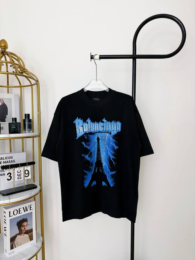 120 款号：He060 Balenciaga-巴黎26新款闪电铁塔印花圆领短袖 面料采用300克双股双纱100%纯棉面料，手感舒适柔软，上身舒适透气，领口采用