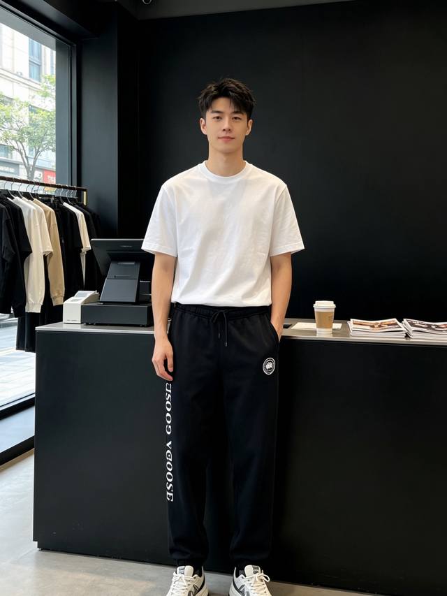 p240。Canada Goose加拿大鹅砸锅卖铁都要上的新款新款原单男士休闲裤 高端定制 高端版本 时尚百搭爆款进口面料 手感超柔软细腻 穿着亲肤舒适 高端精