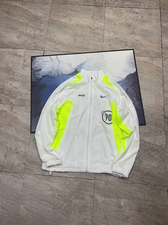 410 palace X Nike 联名款 Fw25 Total p210 Track Jacket 拼接拉链夹克外套 男女同款 标志性撞色拼接:白 灰绿双色可 410 palace X Nike 联名款 Fw25 Total p210 Track Jacket 拼接拉链夹克外套 男女同款 标志性撞色拼接:白 灰绿双色可