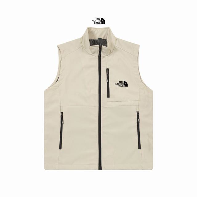 p200 户外三防！高端必入！ 北面 The Northface 新款户外 防风水透气轻量马甲 产品特性： 防风雨，防静电，抗撕耐磨！ 做到了即轻量，又具备很好