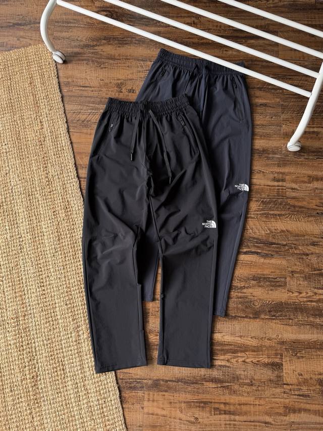 230 The North Face 北面 男士户外速干机能长裤，硬核面料性能，户外日常双适配，采用北面同款户外级速干面料，表面带Dwr防泼水处理，雨水、汗水快