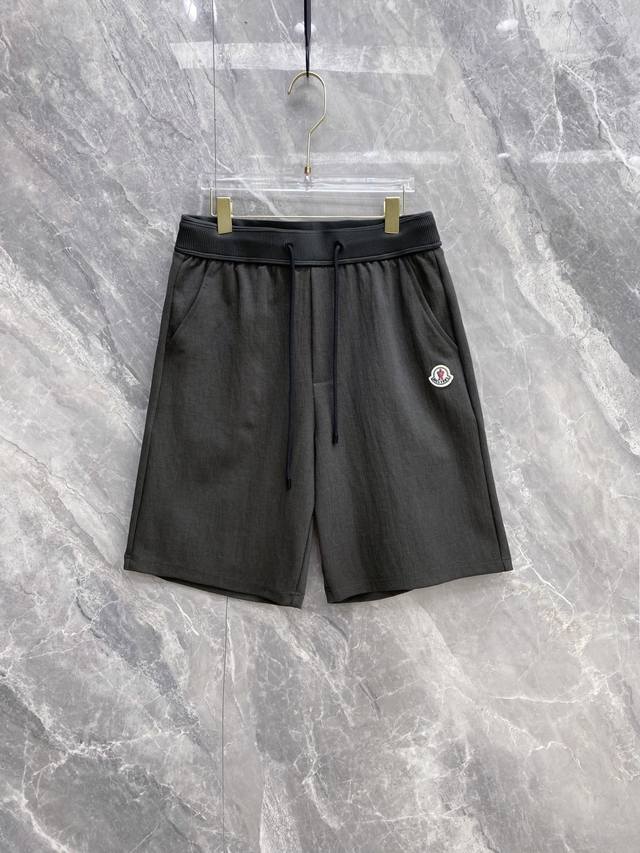 p270 Moncler 蒙口 盟可睐 2026春夏新款 冰感透气休闲短裤 自带夏日凉感Buff的高奢刚需单品,经典品牌徽章点缀,低调彰显盟可睐的运动奢调 甄选 p270 Moncler 蒙口 盟可睐 2026春夏新款 冰感透气休闲短裤 自带夏日凉感Buff的高奢刚需单品,经典品牌徽章点缀,低调彰显盟可睐的运动奢调 甄选