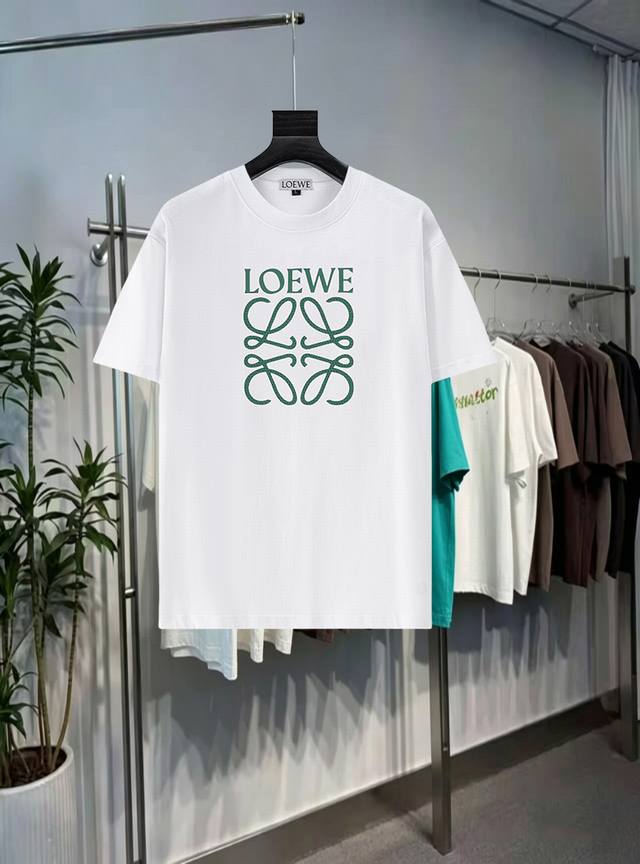 p150 支持年后 Loewe 罗意威26Ss新款短袖，最高版本重工艺印花经典Logo图案，高标准定制，上身非常有型，客供进口高档280克纯棉面料质感非常细腻，