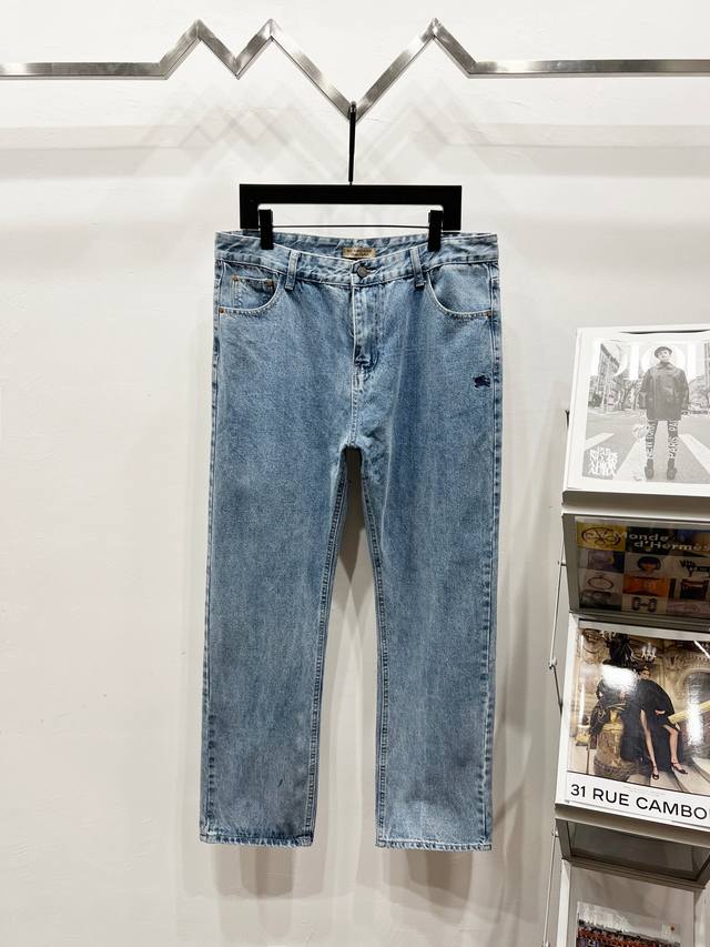 p160 款号: K990 Supreme 22Ss Burberry联名 巴宝莉联名 战马刺绣 牛仔裤 原版采购开发版型工艺制作高版本 采用水洗牛仔面料 经过 p160 款号: K990 Supreme 22Ss Burberry联名 巴宝莉联名 战马刺绣 牛仔裤 原版采购开发版型工艺制作高版本 采用水洗牛仔面料 经过