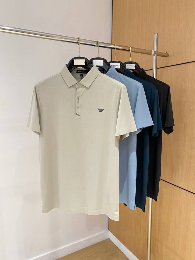 p200阿玛尼顶级品质 定制顶级冰丝短袖polo新品 最新设计款 2026Ss 衬衣秀场新品品相非常完美，舒适保暖，三标齐全色泽饱满诱人，非常出彩的设计，轻松将