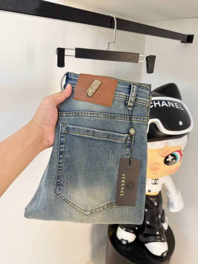 p270范思哲 新品 高端独家发售 26Ss四季款超燃炸街系列之最牛仔裤 独家隆重推出 原版定制高端品质面料 定制五金版型修身剪裁 面料带弹力 微弹上身舒适度超