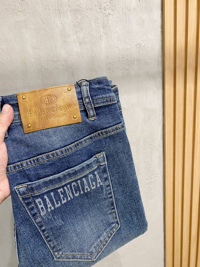 p270巴黎世家 新品 高端独家发售 26Ss四季款超燃炸街系列之最牛仔裤 独家隆重推出 原版定制高端品质面料 定制五金版型修身剪裁 面料带弹力 微弹上身舒适度