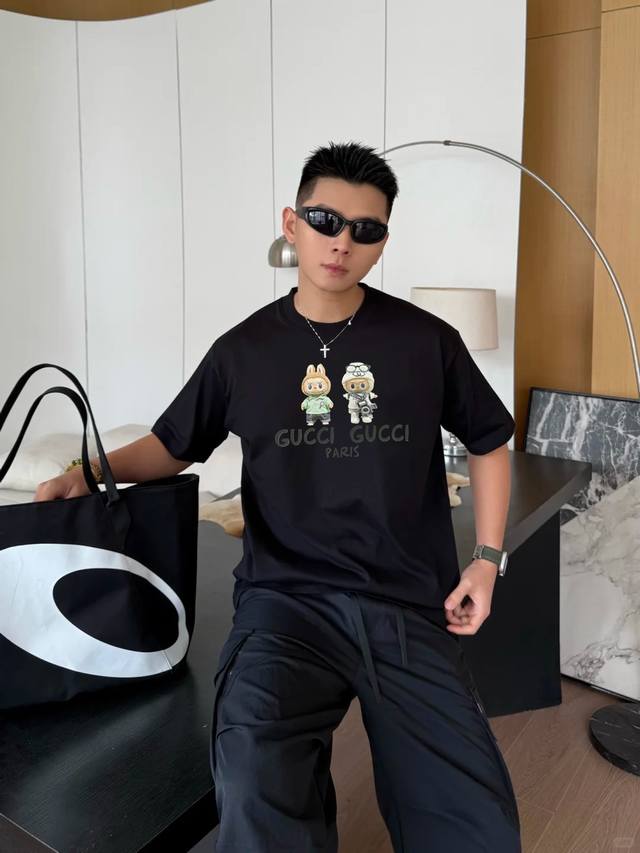 210 Labubu 卡通印花Balenciaga巴黎世家新品短袖T恤.男女同款采用280克新疆棉冰感索罗娜面料，通过索罗娜科技处理 在夏季穿着时能带来冰凉的触