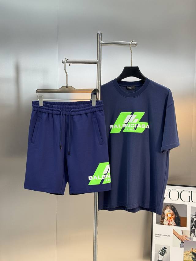 t恤200，短裤220 解构先锋美学，解锁夏日潮酷新风向Balenciaga荧光撞色字母锦棉五分短裤重磅上新.甄选高克重锦棉面料，软糯垂顺，透气排汗，自带凉感，