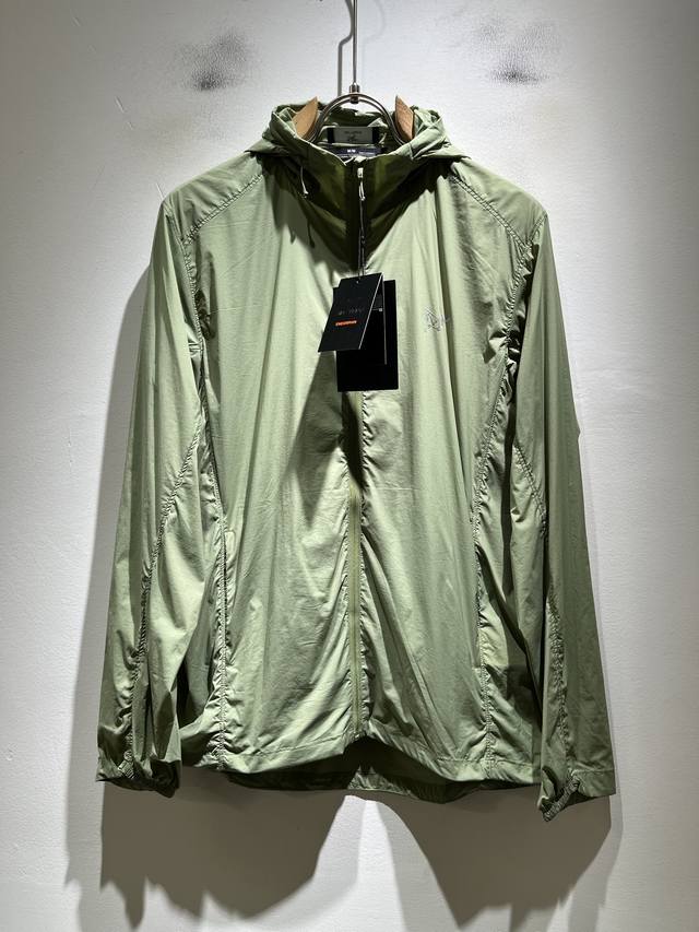 p260 Arcter*X始*祖鸟 2026春夏新款男女同款防晒衣夹克外套，户外品牌可能大家第一想到的就是加拿大鹅、始祖鸟。给人一种标签试的感觉！除了在款式设计
