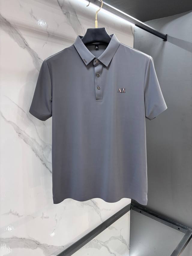p210 阿玛尼 2026Ss夏季新品，男士免烫抗速干商务短袖polo衫，贸易公司渠道稀出，领先Gw发售！夏季秀款单品，独特纹理！面料丝滑冰感有光泽，免烫抗皱垂