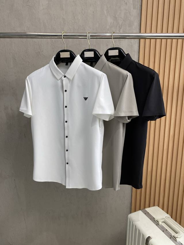 p180阿玛尼顶级品质 定制顶级冰丝短袖衬衫新品 最新设计款 2026Ss 秀场新品品相非常完美，舒适保暖，三标齐全色泽饱满诱人，非常出彩的设计，轻松将时髦感进