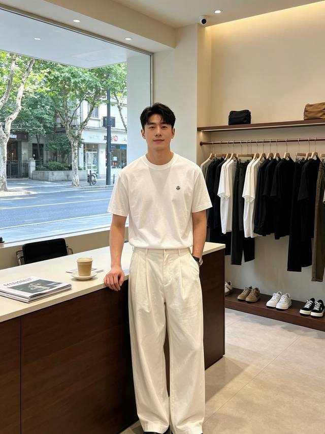 p230。Moncler蒙口独家专供新款原单男士休闲短袖 高端定制 高版本 时尚百搭爆款进口面料 手感超柔软细腻 穿着亲肤舒适 高端精品 代工厂p精细做工 上身