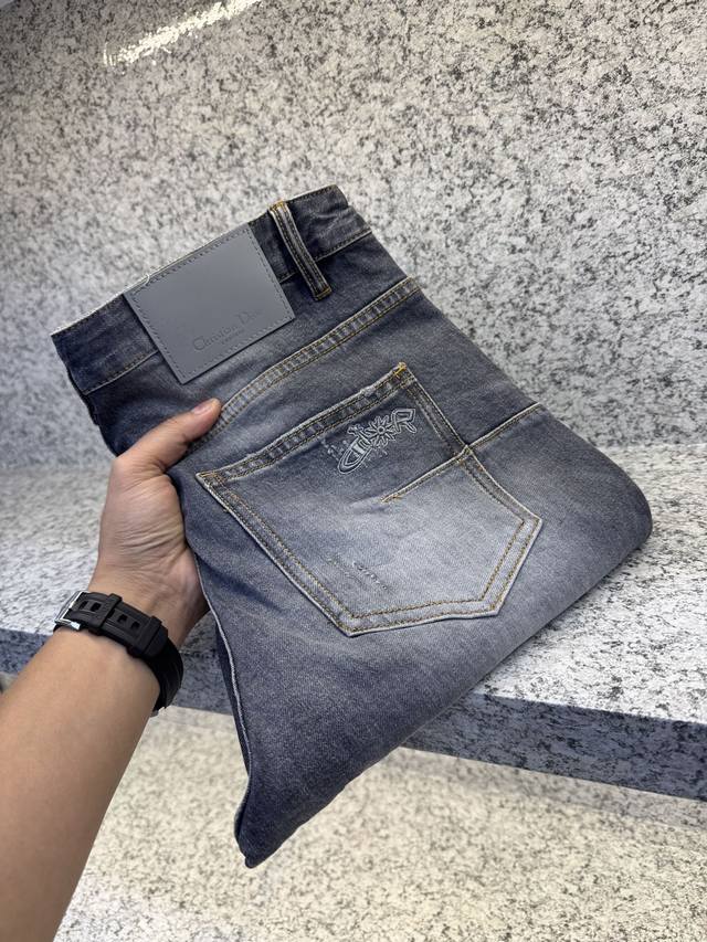 p270 Diro迪澳春夏爆款Cd家 潮流卡其灰色专柜代购新品秋冬牛仔裤浅复古水磨灰蓝色潮流 底部绣花新风格设计 柔软亲肤面料专柜订制奢华感铭牌皮标品质感细节处