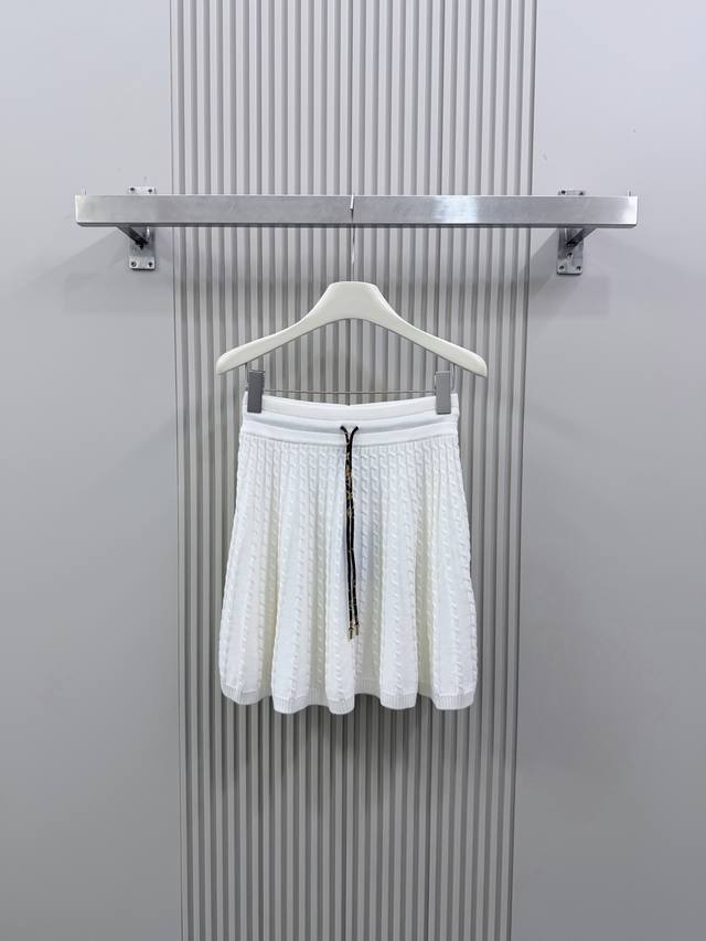 p320 驴家 26Ss新款Monogram Resort系列 纯色抽绳针织半身系带 休闲短裙 女款 码数：S.M.L.