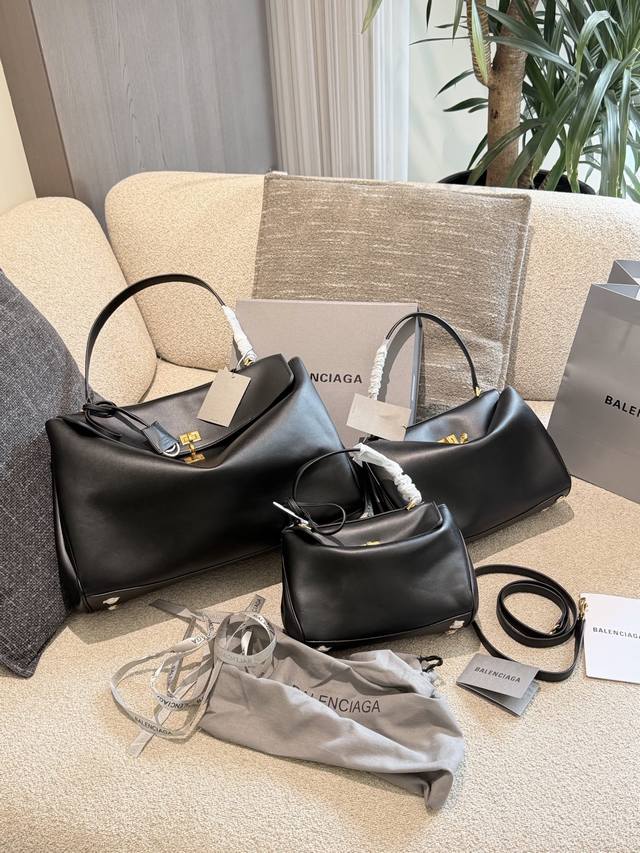 p360p390p400p420 Balenciaga Rodeo Handbag The Balenciaga Rodeo handbag features