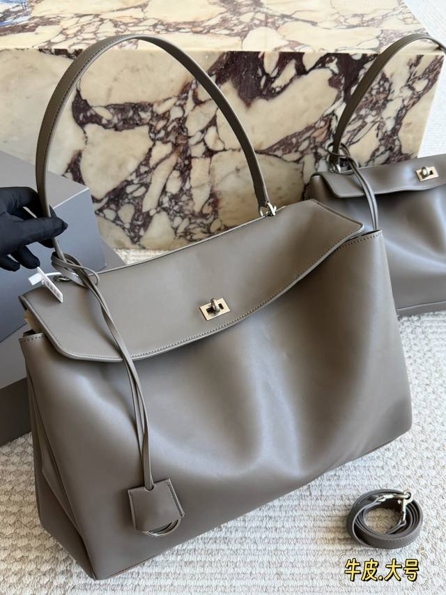 420, 400, 390, 380 Comes with box Sizes: 40*28 Large , 36*24 Medium , 28*21 Smal