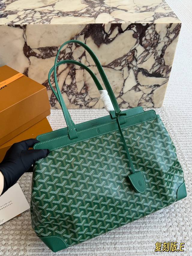 Goyard shopping bag p290 Goyard Bellechasse Biaud commuter bag, a must-have for