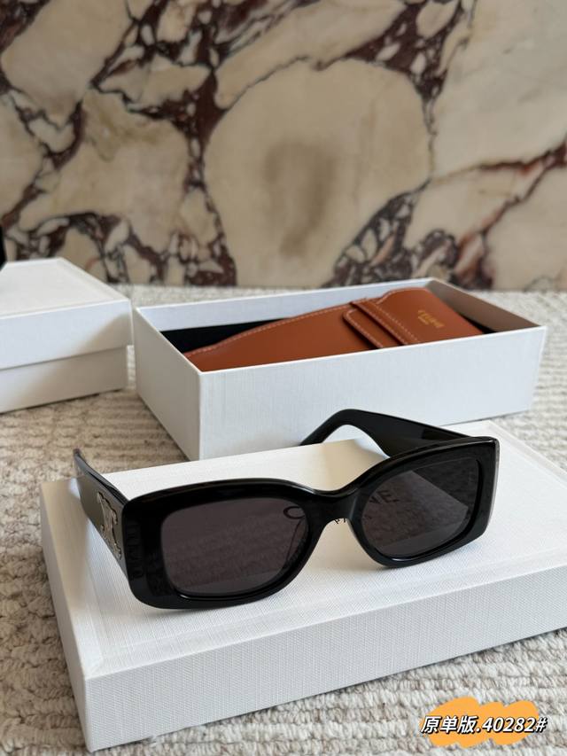 p240 Model 40282 Zhang Jingyi wears Arc de Triomphe sunglasses Cl40282U detail s p240 Model 40282 Zhang Jingyi wears Arc de Triomphe sunglasses Cl40282U detail s