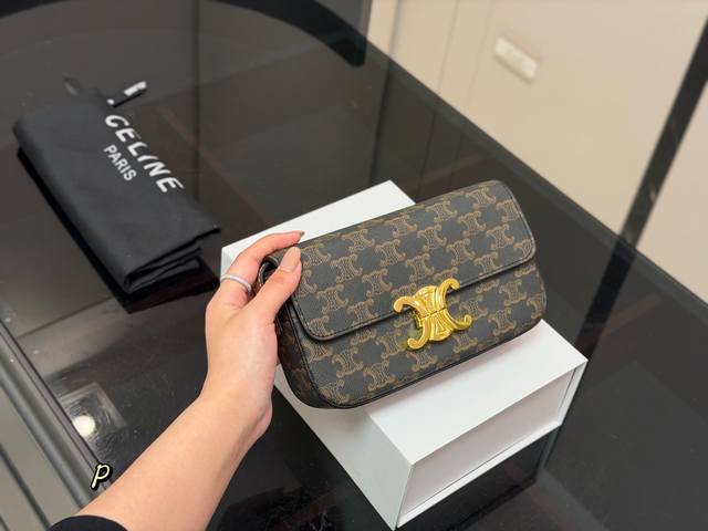 p230 Comes with box Celin.Triomphe leather bag Celine's latest Arc de Triomphe u p230 Comes with box Celin.Triomphe leather bag Celine's latest Arc de Triomphe u