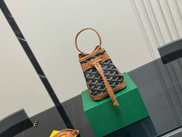 p290 Comes with box Goya Mini Bucket Bag A bag perfect for this season Perfect 1