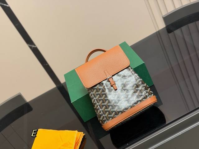 p280 Leather and box included. Size: 20*23cm. The Alpin Mini Goryar backpack is