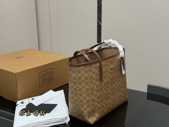 p300 with airplane box, replica version. Size: 35*27cm. Coach new single-sided C