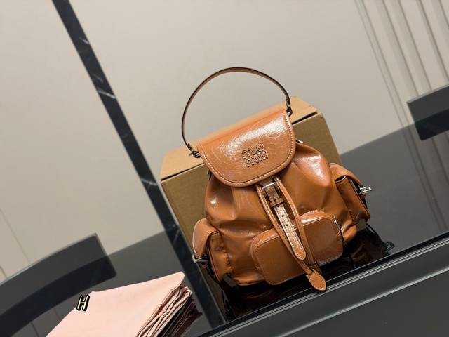 p340 Comes with box Size: 18*20Cm Small Another exceptionally beautiful Miu Miu