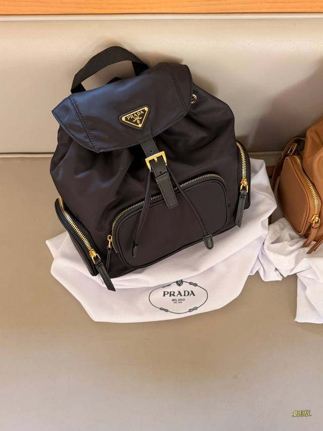 310 Replica Size: 28*26Cm prad New Nylon Backpack Speaking of backpacks, I have