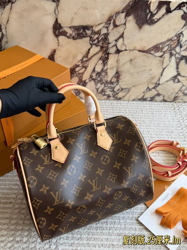 270, 250, 240 Lv Speedy 3 Sizes - A Must-Have Fashion Item T Hello, sisters! Tod