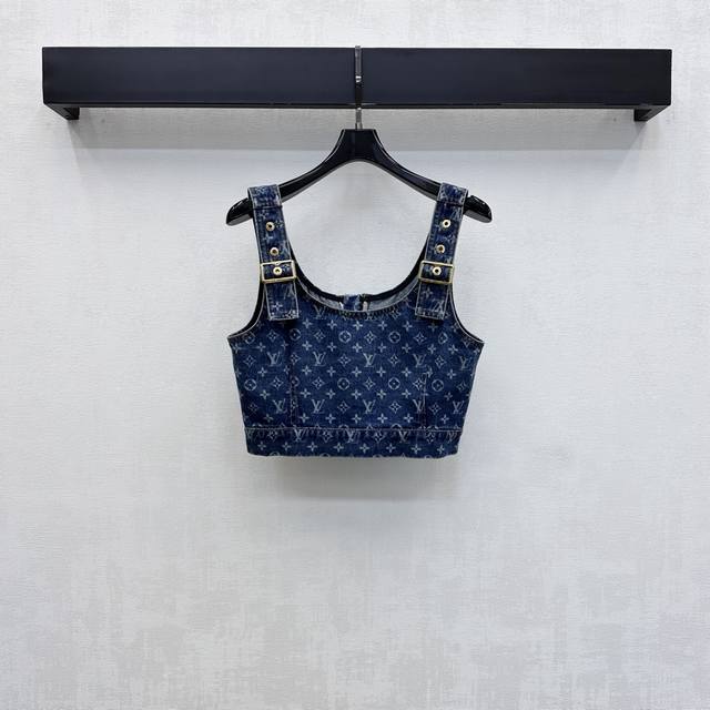 p260Louis Vuitto*2026新品上架 激光牛仔背心 定制Yb进口斜纹全棉牛仔材质 质感十足 反复酵素水洗工艺处理 不易染色脱色 成衣满铺标志性四叶