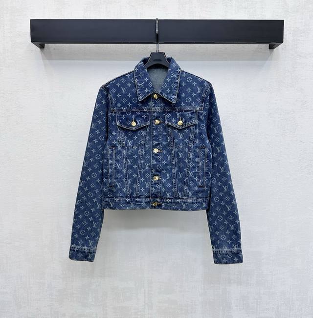 p360Louis Vuitto*2026新品上架 激光牛仔夹克外套 定制Yb进口斜纹全棉牛仔材质 质感十足 反复酵素水洗工艺处理 不易染色脱色 成衣满铺标志性