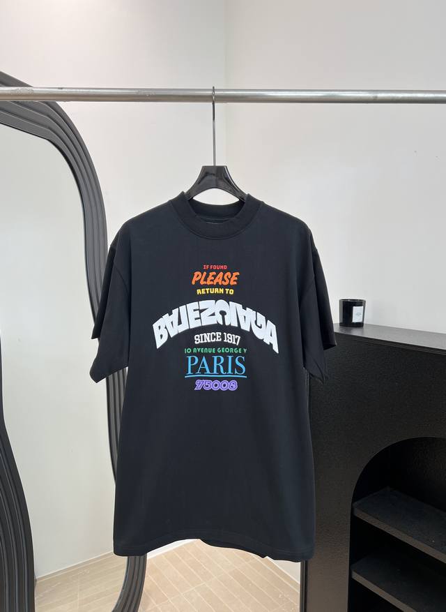p210 Balenciaga 春夏新款 重工针织圆领短袖、定制高品质洗水针织面料、前胸字母Logo刺绣、搭配彩色图案印花、针织罗纹衣领、宽松版型 男女同款 码 p210 Balenciaga 春夏新款 重工针织圆领短袖、定制高品质洗水针织面料、前胸字母Logo刺绣、搭配彩色图案印花、针织罗纹衣领、宽松版型 男女同款 码