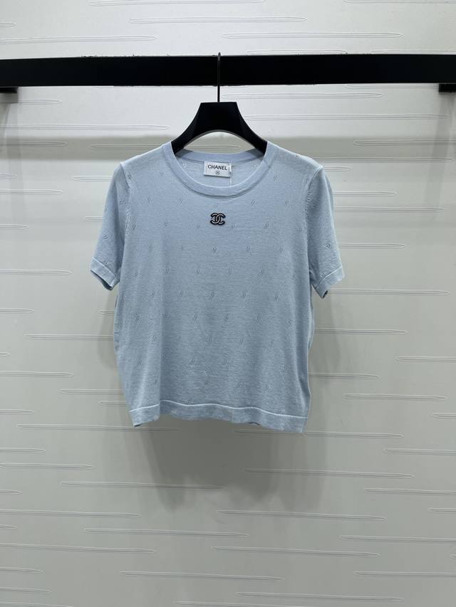 p200上新原单高端品质 Chane* 2026春夏最新系列！圆领针织短袖！定制进口针织材质织造 质感高级 柔软透气 圆领针织短袖剪裁 大身饰以孔针镂空设计 胸