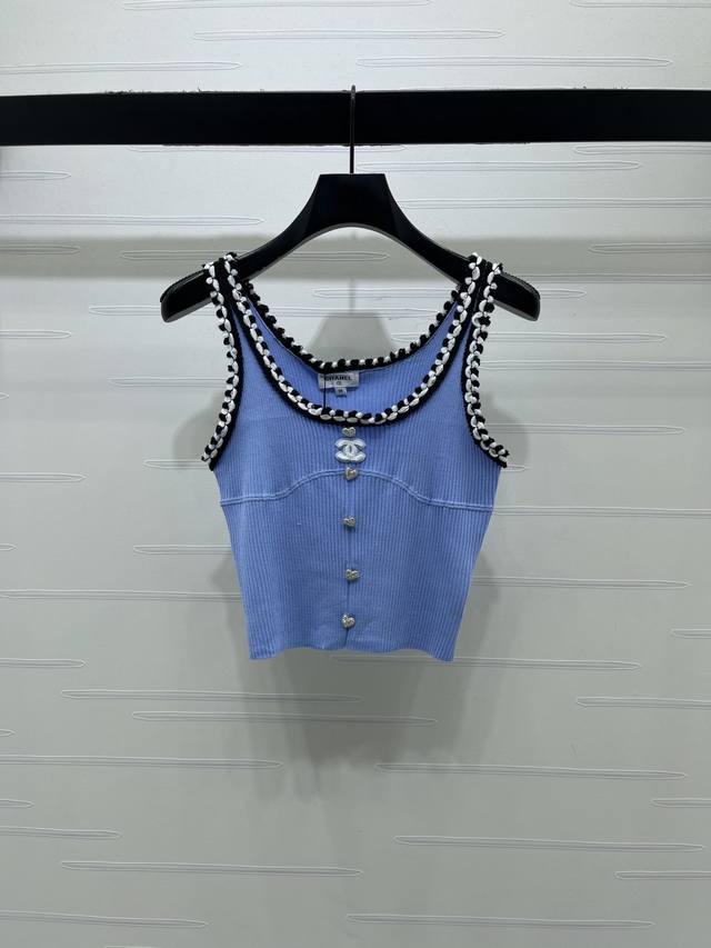 p230上新原单高端品质 Chane* 2026春夏最新系列！撞色编织圆领针织背心！定制冰丝材质织造 质感高级柔软 圆领针织背心剪裁 通体利用细密钩针肌理 凸显