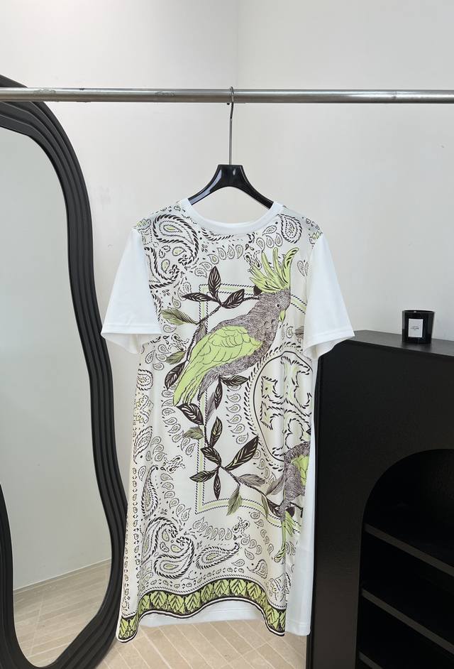 p490 Tory Burch 春夏新款 凤头鹦鹉印花连衣裙、前片采用桑蚕丝面料、凤头鹦鹉和佩斯利花纹、复古又清新寓意爱情忠贞与优雅智慧、休闲版型 码数S M
