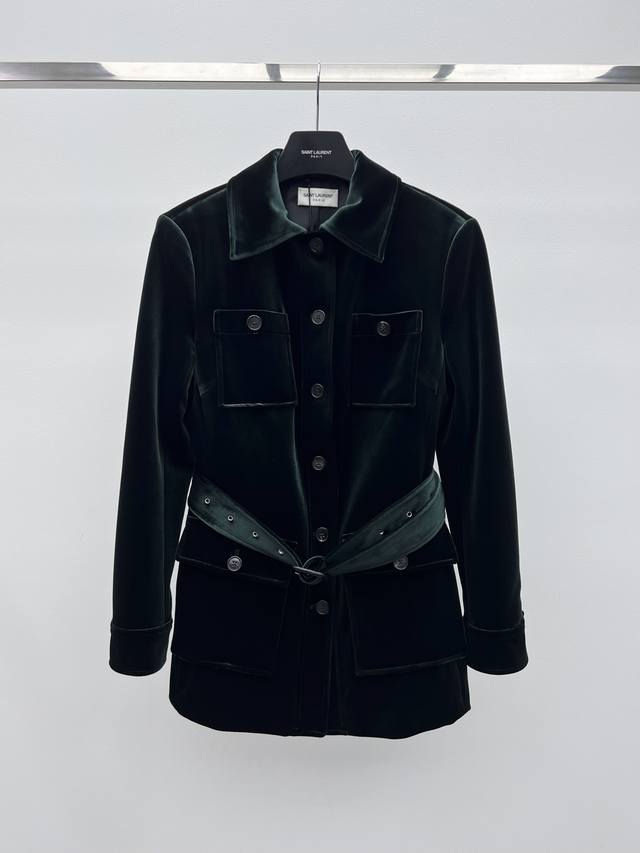 p680 原单狠货女装 配包装 * 丝绒西服外套 现货发售 以现代主义新绎Ysl经典元素,高定野性型姿,重构权利女性的自由态度。选用认证棉质丝绒面料制作,暗绿色 p680 原单狠货女装 配包装 * 丝绒西服外套 现货发售 以现代主义新绎Ysl经典元素,高定野性型姿,重构权利女性的自由态度。选用认证棉质丝绒面料制作,暗绿色