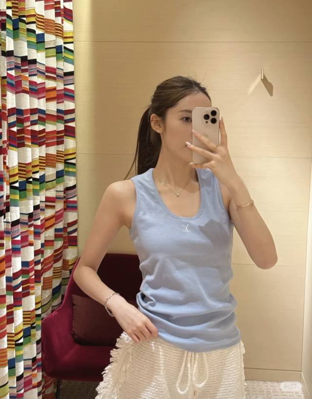 p210 90s Spring/Summer New Arrival Louis** Embroidered Logo Tri-color Ribbed Ves