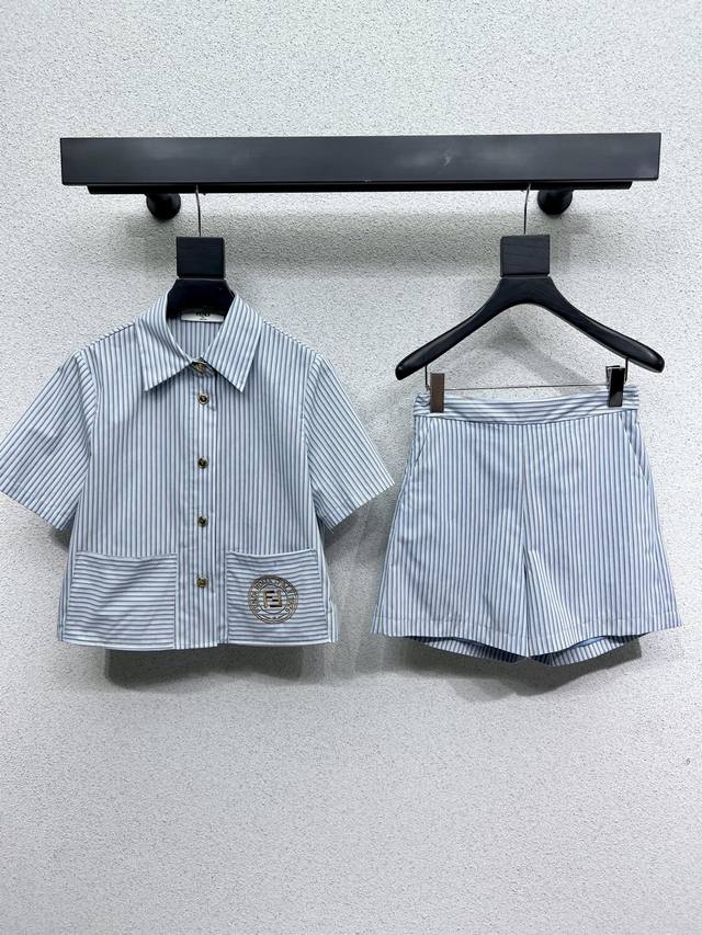 秒杀特价 一套120特价款不退不换 S码 Fd家条纹套装 经典减龄单品！设计时髦又帅气！版型不挑人上身巨显瘦！白富美必收的完美单品。质感超赞完美做工品质 高品质