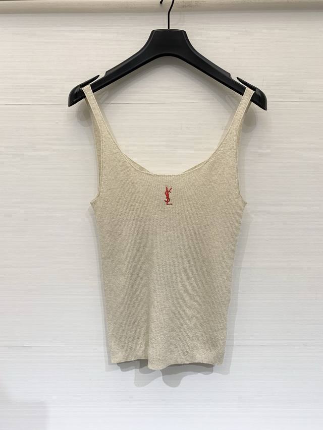 p250 Ysl 26夏季新款 修身针织吊带款 Logo图案修饰点缀 上身高级氛围感 三色Sml p250 Ysl 26夏季新款 修身针织吊带款 Logo图案修饰点缀 上身高级氛围感 三色Sml
