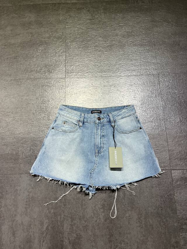 ppp230Balenciag**巴黎世家,26新款女士高腰牛仔裙式短裤出货,高端版本货,品质超好,裙子的视感短裤的版型,自留款,大货尺码24-30 ppp230Balenciag**巴黎世家,26新款女士高腰牛仔裙式短裤出货,高端版本货,品质超好,裙子的视感短裤的版型,自留款,大货尺码24-30