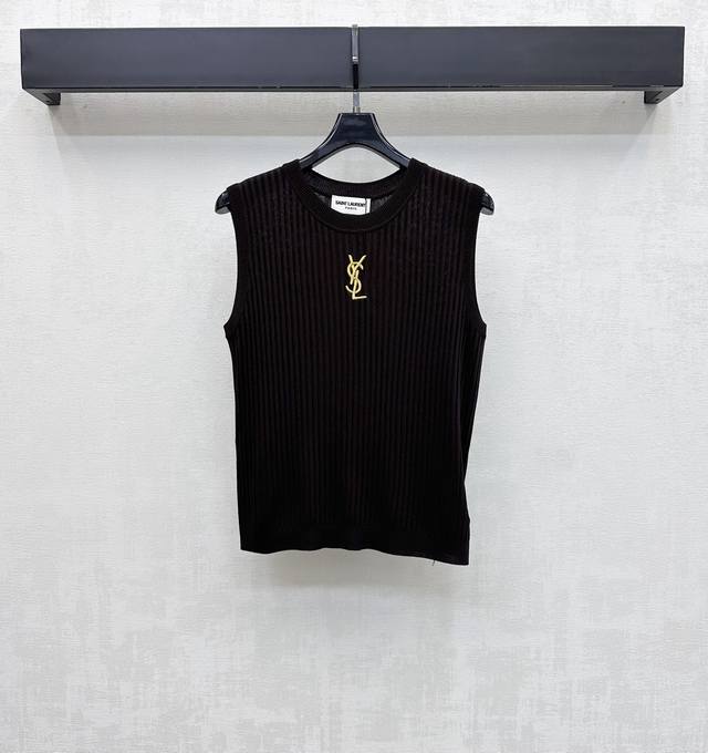 p250 Ysl Saint Laurent*2026新品上架 徽标坑条针织背心 定制Yb进口冰丝纱线材质 质地柔软亲肤 透气舒适 通体竖向坑条钩花纹理设计 增 p250 Ysl Saint Laurent*2026新品上架 徽标坑条针织背心 定制Yb进口冰丝纱线材质 质地柔软亲肤 透气舒适 通体竖向坑条钩花纹理设计 增