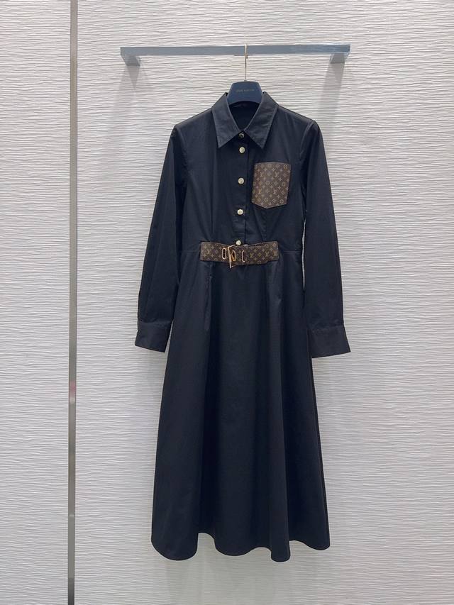 98095#特价110Louis Vuitto**2026上架翻领腰带衬衣长裙 定制Yb斜纹全棉材质，质感细腻，垂顺有型，翻领腰带衬衣长裙剪裁，黑白两色自带高级