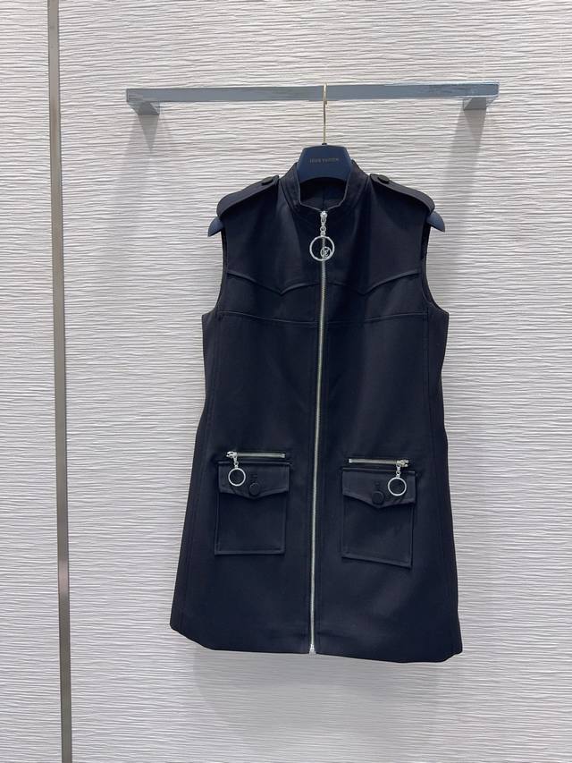 97990#特价120Louis Vuitto*拉链背心裙 定制Yb精仿羊毛材质，质感舒适，垂顺十足，拉链背心裙剪裁，肩膀带扣装点，凸显穿搭感氛围，成衣微A拉链