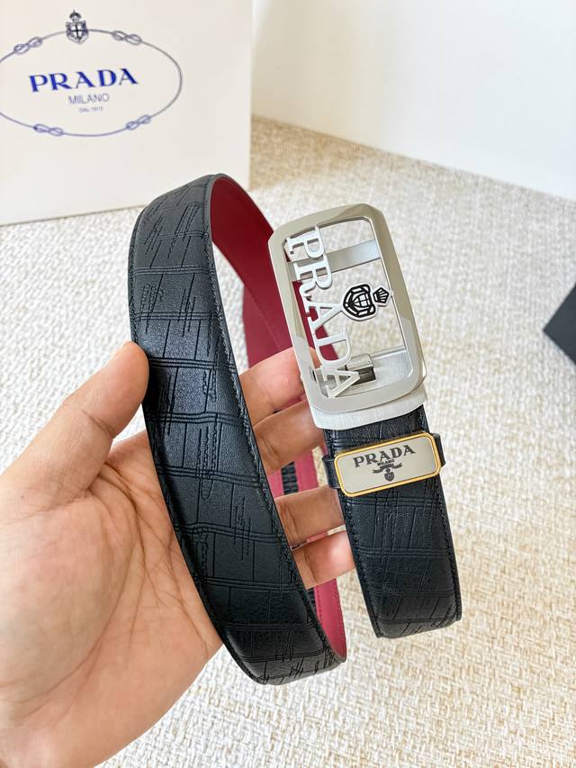 品名：普拉达 prada腰带 皮带自动带p220 型号：自动带，经典纯钢材质自动扣，图片实物拍摄 材料：百分百头层牛皮，保证真皮。24K纯钢扣专柜同等质量， 双